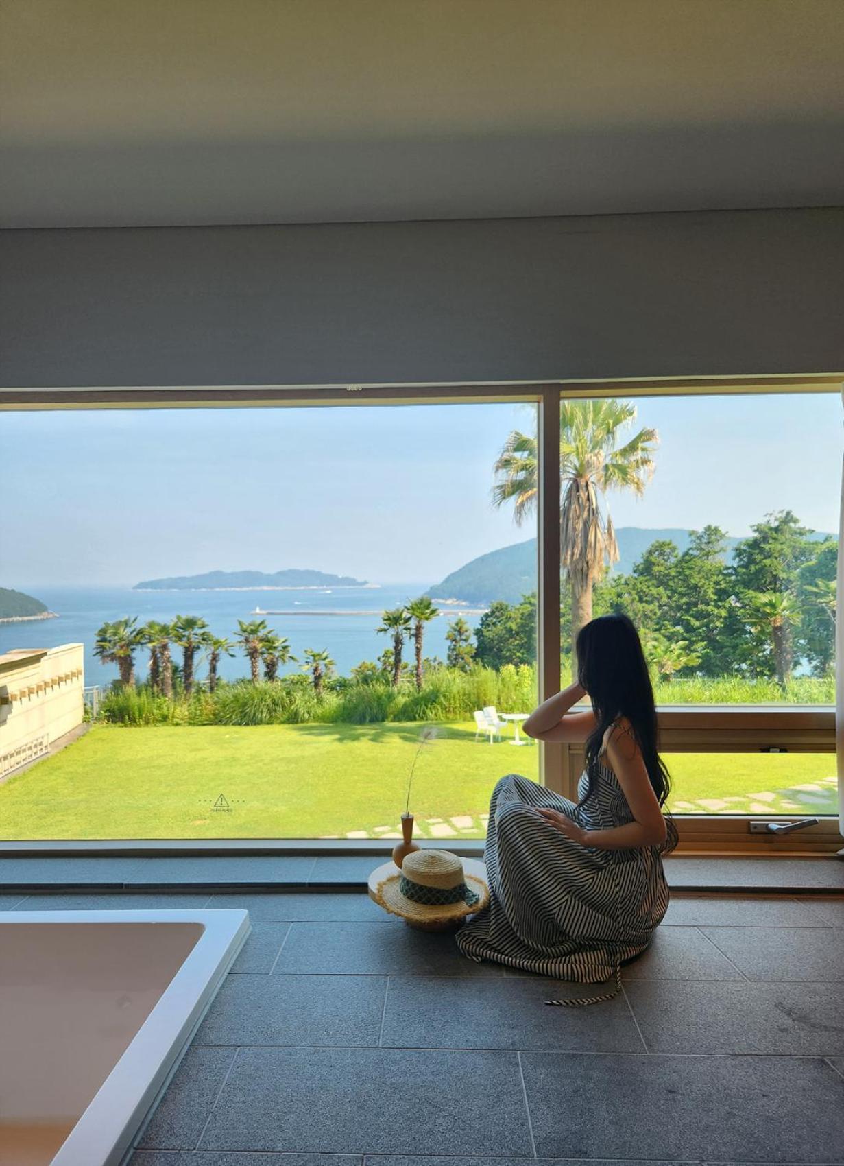 Hotel Sang Sang & Private Sang Sang Pool Villa Geoje Extérieur photo