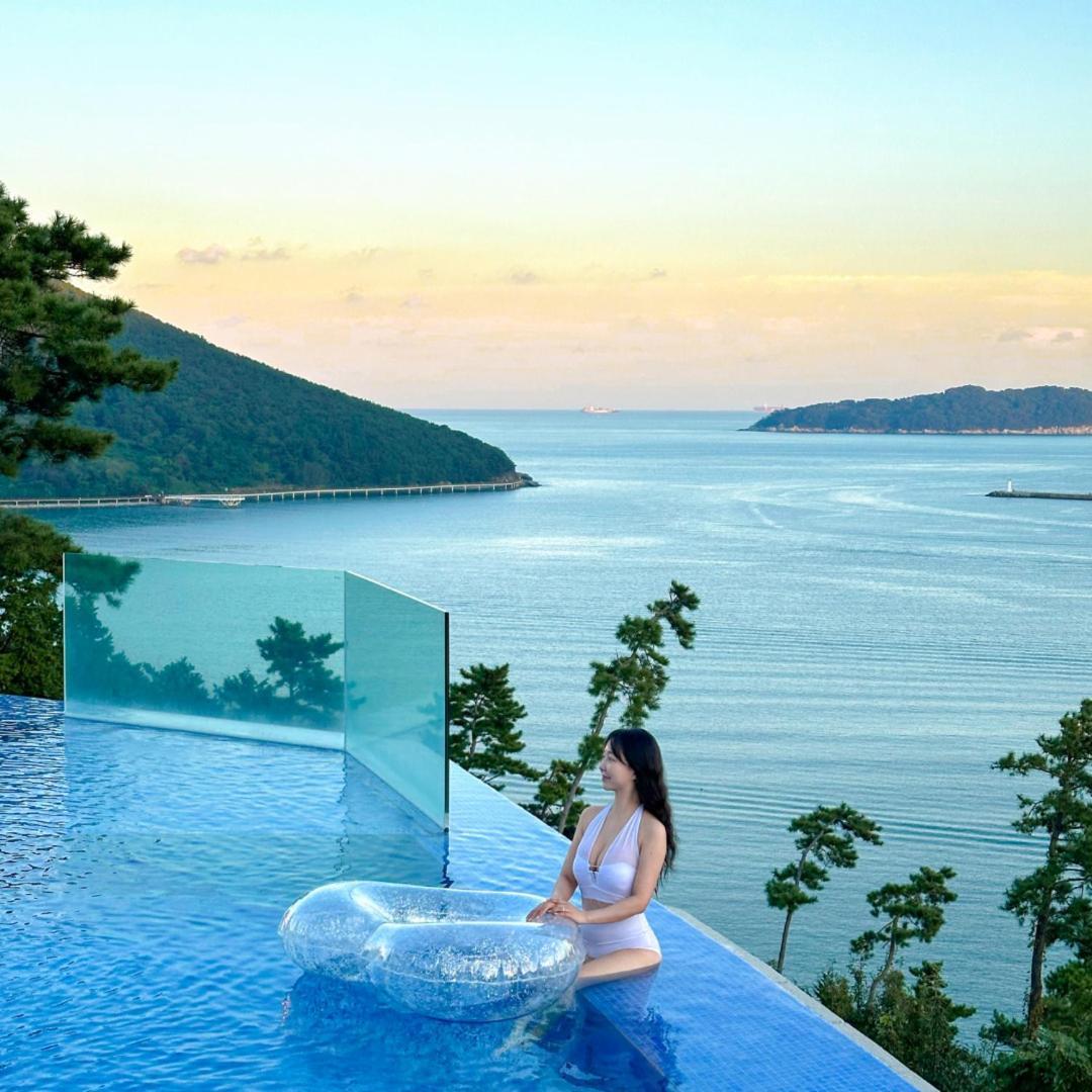 Hotel Sang Sang & Private Sang Sang Pool Villa Geoje Extérieur photo
